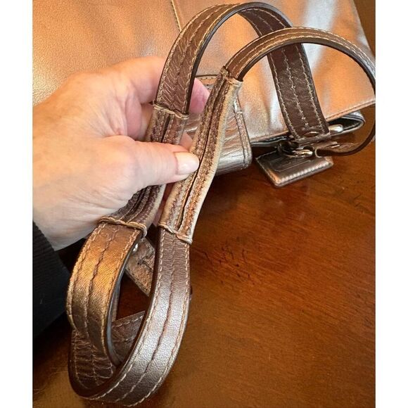 COACH - Lg. Soho East/West Tote Shoulder Bag in Metallic Bronze Leather. F18751 - Picture 12 of 13
